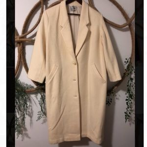 VINTAGE WHITE WOOL COAT